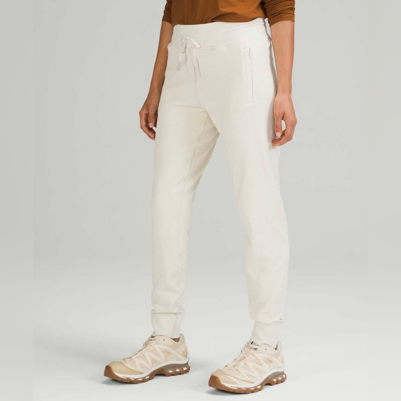 Lululemon Jogger - Picture 4 of 15